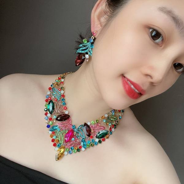 Ženski set sa kamenčićima u boji