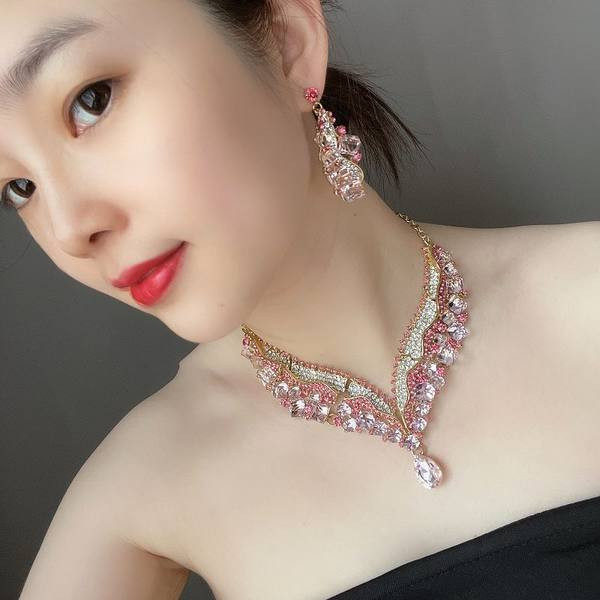 Divatos kőből készült fülbevaló és nyaklánc szett nőknek