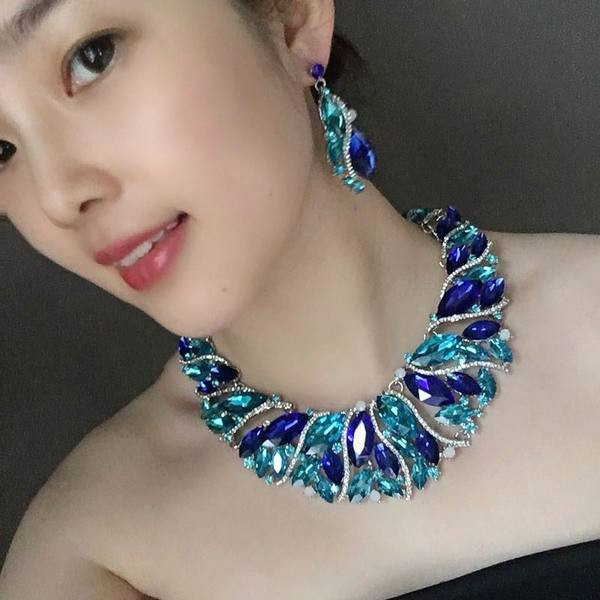 Divatos női kő nyaklánc és fülbevaló szett