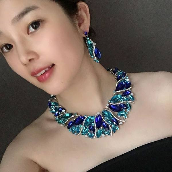 Divatos női kő nyaklánc és fülbevaló szett