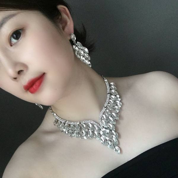 Επίσημο σχέδιο γυναικεία σκουλαρίκια και κολιέ σετ με πέτρες