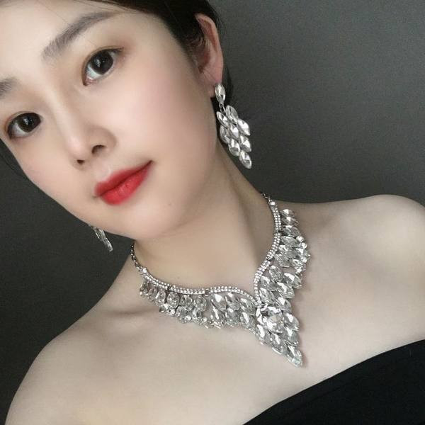 Επίσημο σχέδιο γυναικεία σκουλαρίκια και κολιέ σετ με πέτρες