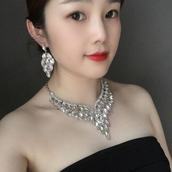 Επίσημο σχέδιο γυναικεία σκουλαρίκια και κολιέ σετ με πέτρες