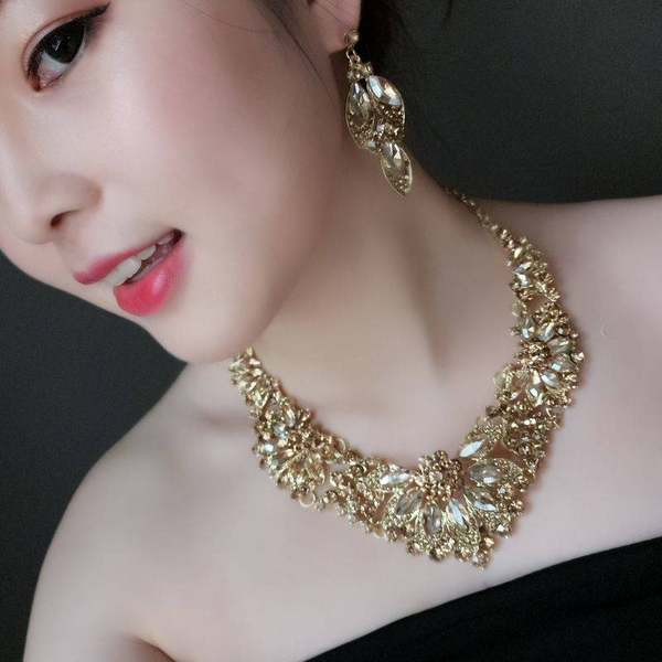 Γυναικείο κομψό σετ σε τρία χρώματα