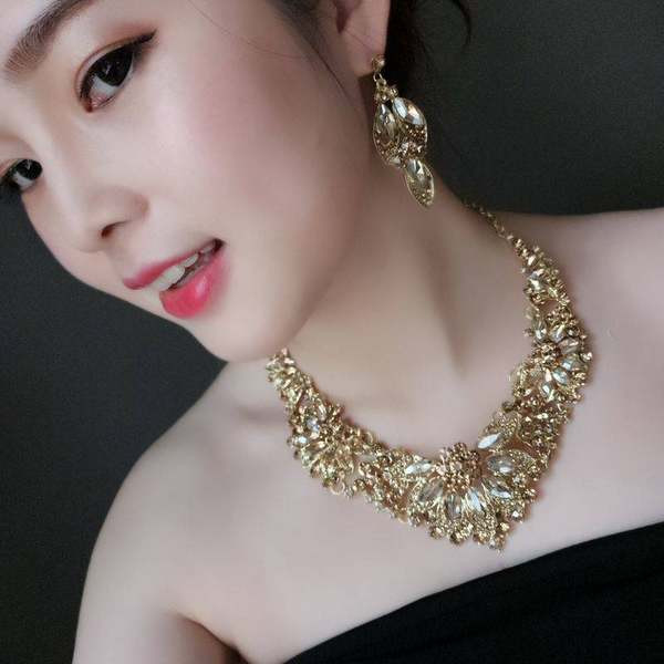 Γυναικείο κομψό σετ σε τρία χρώματα