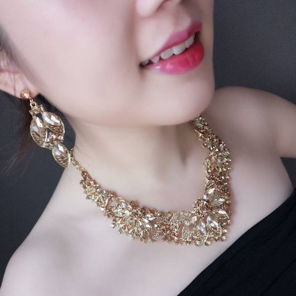 Γυναικείο κομψό σετ σε τρία χρώματα