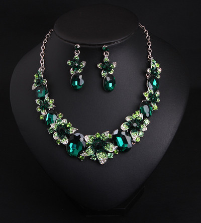 Elegants sieviešu kaklarotas un auskaru komplekts ar dekoratīviem akmeņiem