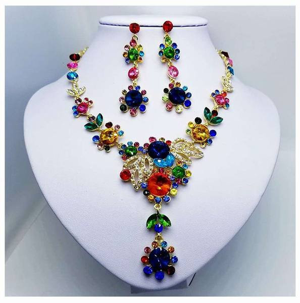 Sieviešu kaklarota un iekarināmi auskari ar krāsainiem akmeņiem