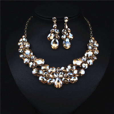 Γυναικείο κομψό σετ κοσμημάτων από κολιέ και σκουλαρίκια με πέτρες