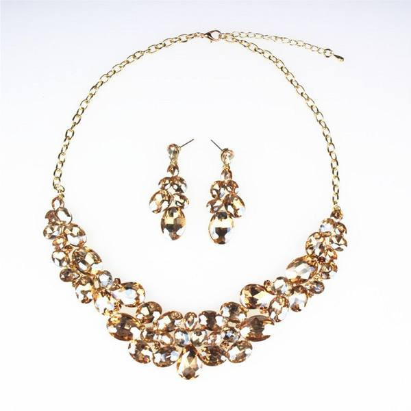 Γυναικείο κομψό σετ κοσμημάτων από κολιέ και σκουλαρίκια με πέτρες