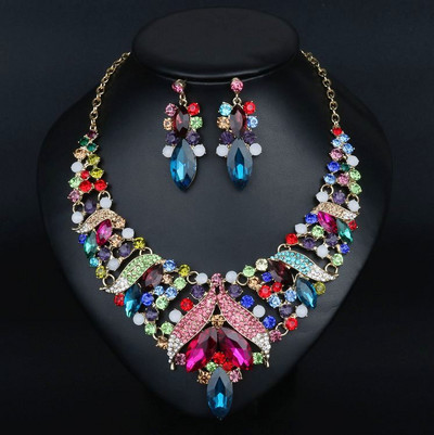 Sieviešu divdaļīgs komplekts ar krāsainiem akmeņiem