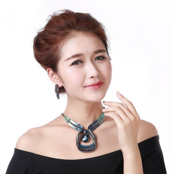 Női formális kő nyaklánc és fülbevaló szett