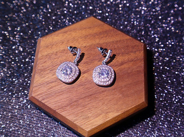 Ženski elegantni set naušnica i ogrlica