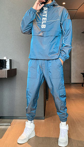 Ανδρική φόρμα με κουκούλα και κορδόνια