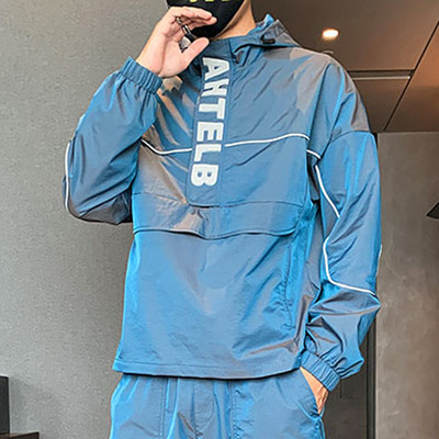 Ανδρική φόρμα με κουκούλα και κορδόνια