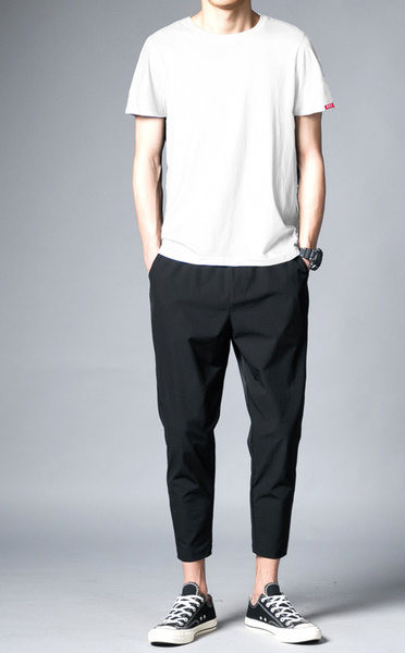 Vīriešu komplekts ar īsām piedurknēm un kabatu