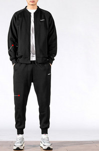 Vīriešu sporta komplekts augšā un apakšā