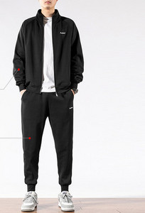 Vīriešu sporta komplekts augšā un apakšā