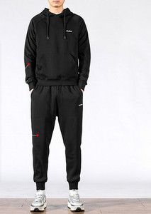 Vīriešu sporta komplekts augšā un apakšā