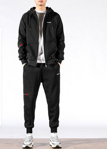 Vīriešu sporta komplekts augšā un apakšā