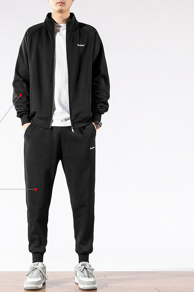 Vīriešu sporta komplekts augšā un apakšā