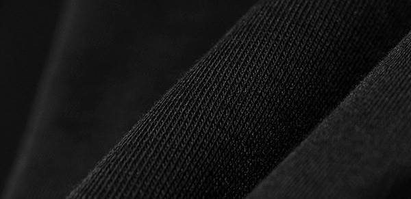 Vīriešu sporta komplekts augšā un apakšā