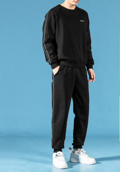 Vīriešu divdaļīgs uzvalks ar kabatu