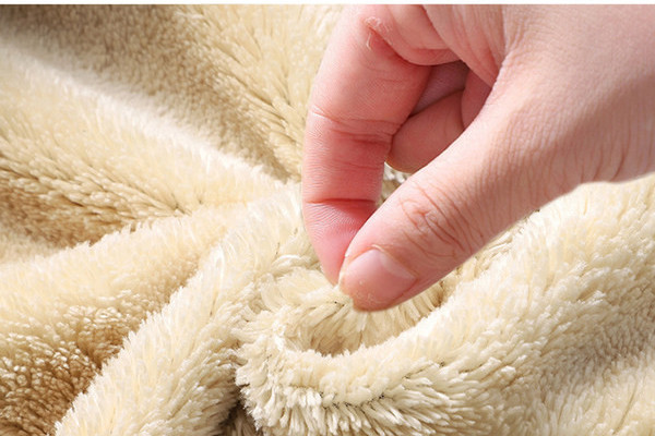 Dviejų dalių žiemos sporto apranga su gobtuvu ir raišteliais