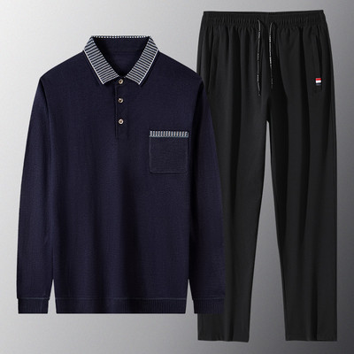 Férfi ruha klasszikus gallérral és gombbal