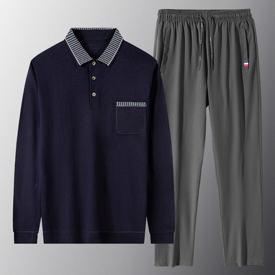 Férfi ruha klasszikus gallérral és gombbal