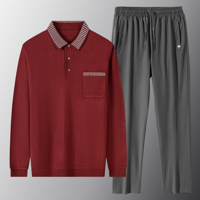 Férfi ruha klasszikus gallérral és gombbal