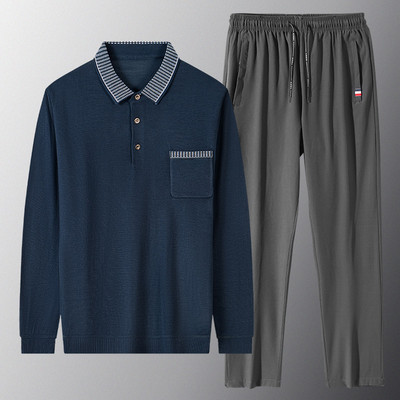 Férfi ruha klasszikus gallérral és gombbal