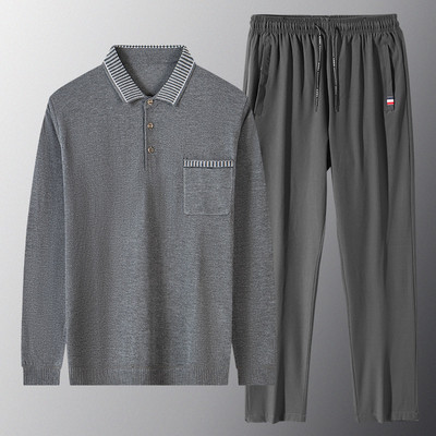 Férfi ruha klasszikus gallérral és gombbal