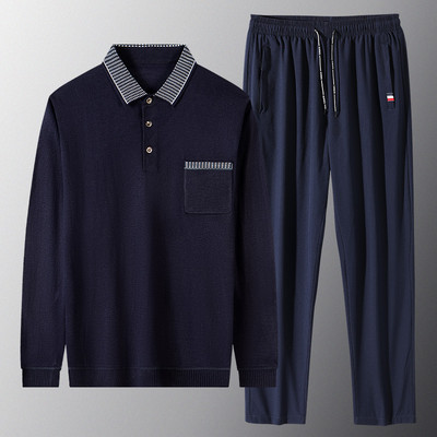 Férfi ruha klasszikus gallérral és gombbal