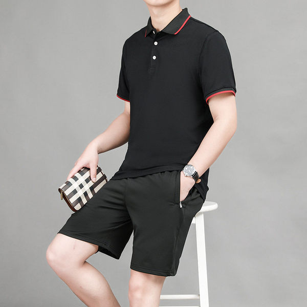 Alkalmi férfi szett galléros pólóból és rövidnadrágból