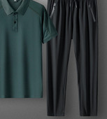 Férfi kétrészes sportruha galléros blúzzal és nadrággal