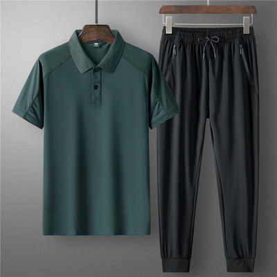 Férfi kétrészes sportruha galléros blúzzal és nadrággal