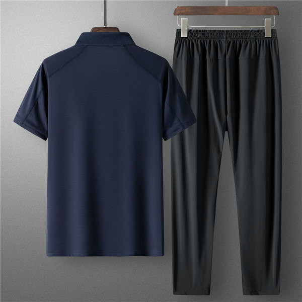 Férfi kétrészes sportruha galléros blúzzal és nadrággal