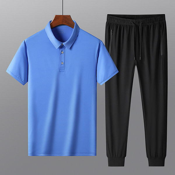 Divdaļīgs vīriešu treniņtērps ar īsām piedurknēm