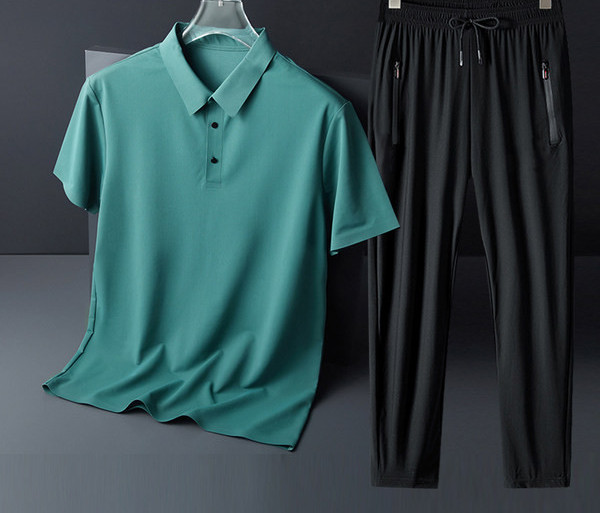 Vīriešu tērps ar klasisku apkakli un pogām