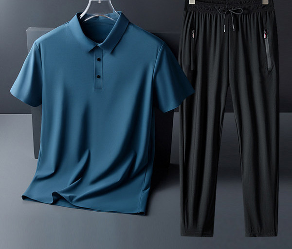 Vīriešu tērps ar klasisku apkakli un pogām