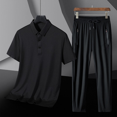 Sportos kétrészes szett rövid ujjú blúzzal és fűzős alsókkal