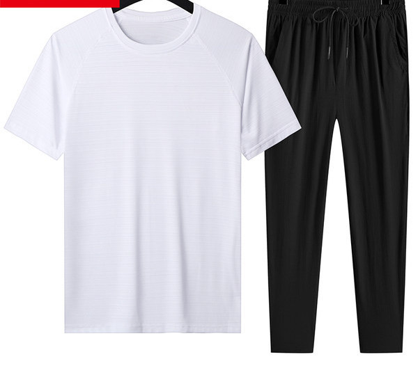 Sporta komanda ar īsām piedurknēm dažādās krāsās