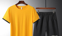 Vīriešu sporta vasaras tērps ar ovālu kakla T-kreklu un šortiem