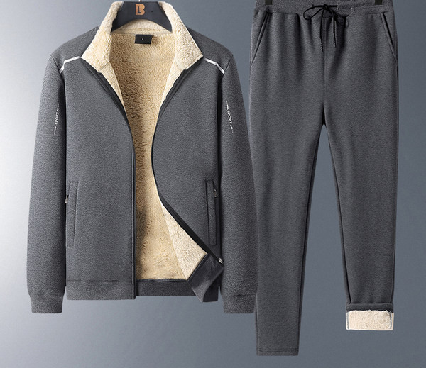 Sportos téli ruha szegéllyel