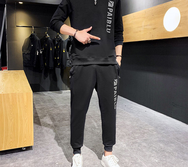 Vyriškas trijų spalvų sportinis komplektas