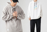 Ikdienas vīriešu tērps ar sporta kreklu un biksēm