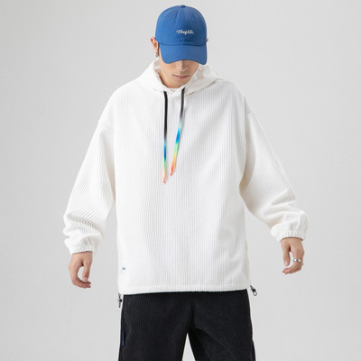 Ikdienas vīriešu tērps ar sporta kreklu un biksēm