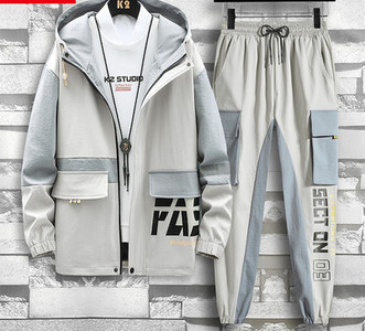 Ανδρικό αθλητικό σετ με τσέπη και επιγραφή