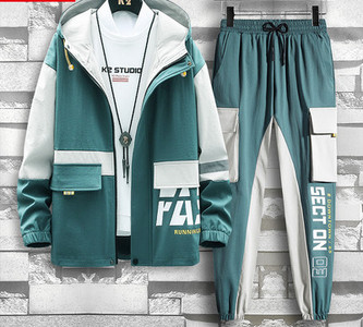 Ανδρικό αθλητικό σετ με τσέπη και επιγραφή